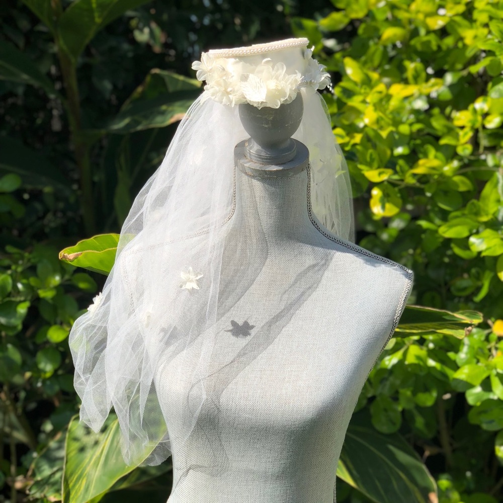 ✨VINTAGE 50/60’s Satin Top Cap Bridal Veil